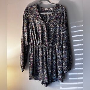 Hem & Thread Romper Size Medium